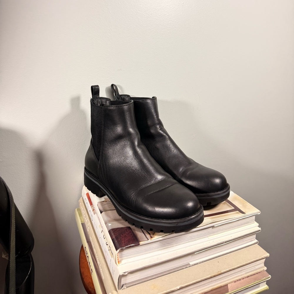 Crown Vintage Black Leather Ankle Boots Size 7.5
